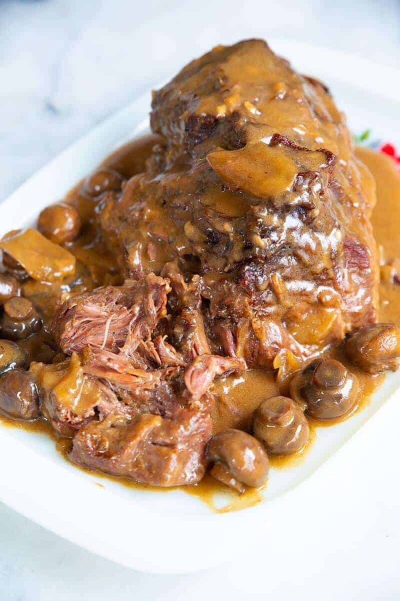 https://www.thekitchenmagpie.com/wp-content/uploads/images/2010/03/CreamyMushroomBeefChuckRoastRecipe5.jpg