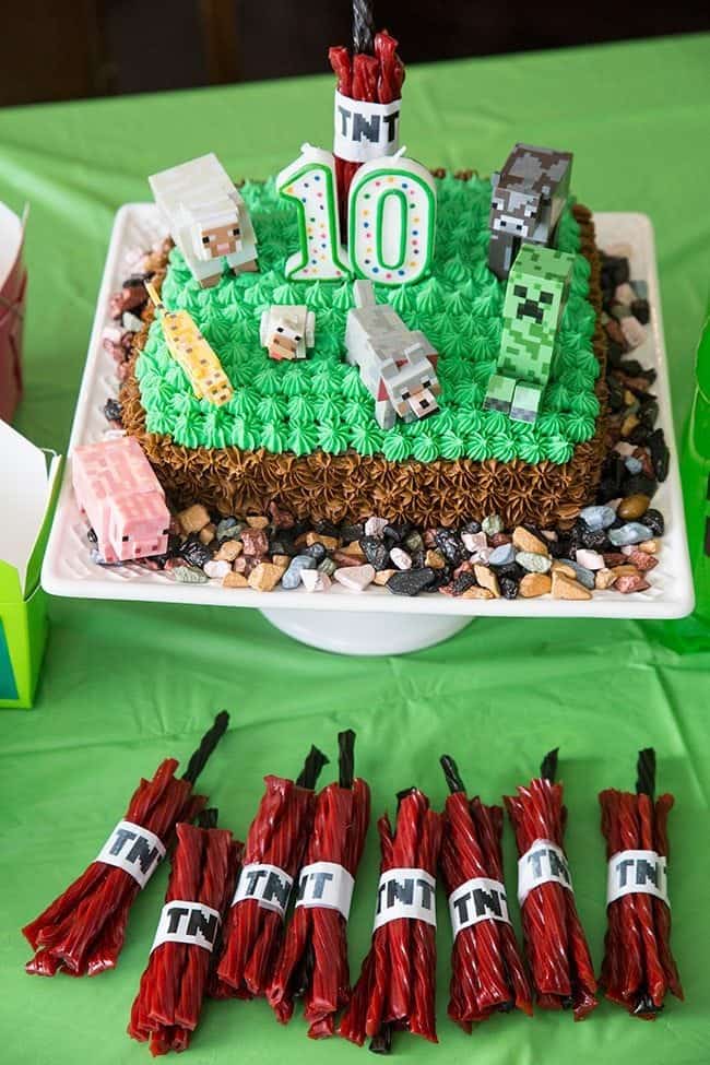 minecraft-birthday-cake