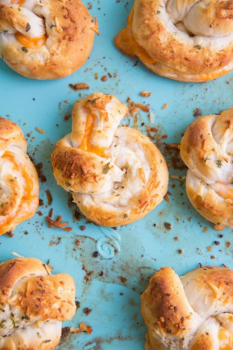 Easy Cheese Stuffed Garlic Knots - The Kitchen Magpie