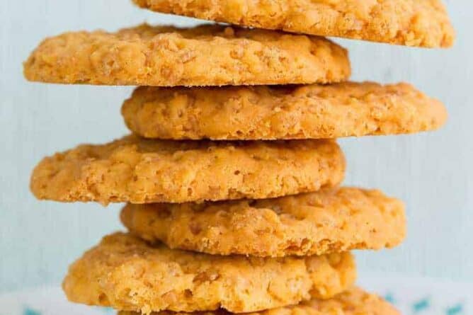 Rice Krispies Cheese Crisps - The Kitchen Magpie