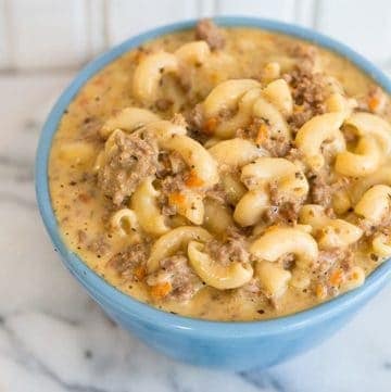 Crock Pot Macaroni Cheeseburger Soup - The Kitchen Magpie