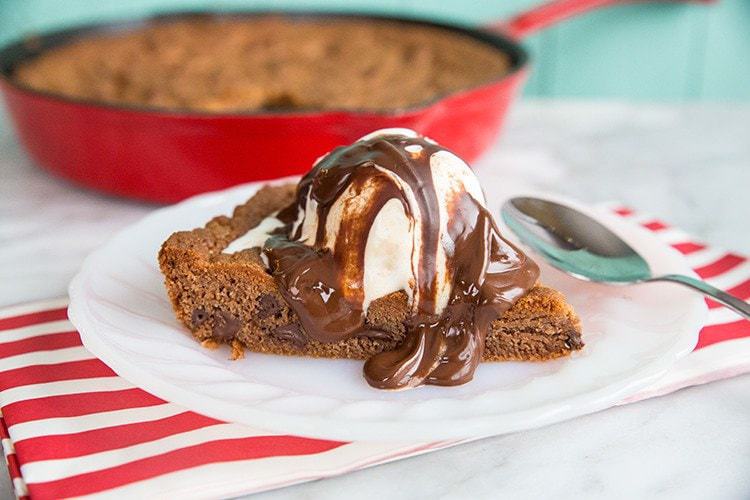 Reese's Cookie Skillet Shareable Party Size Dessert, Peanut Butter and  Chocolate Chip Mix Easy DIY Baking Kit, Christmas Stocking Stuffer for Boys  and Girls 