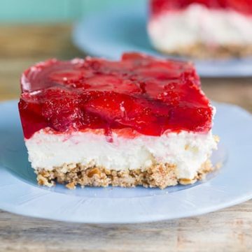 Strawberry Pretzel Salad / Dessert - The Kitchen Magpie