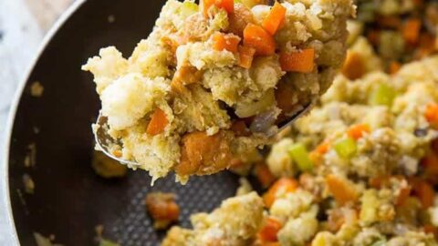 https://www.thekitchenmagpie.com/wp-content/uploads/images/2017/11/HomemadeStoveTopStuffing1-480x270.jpg