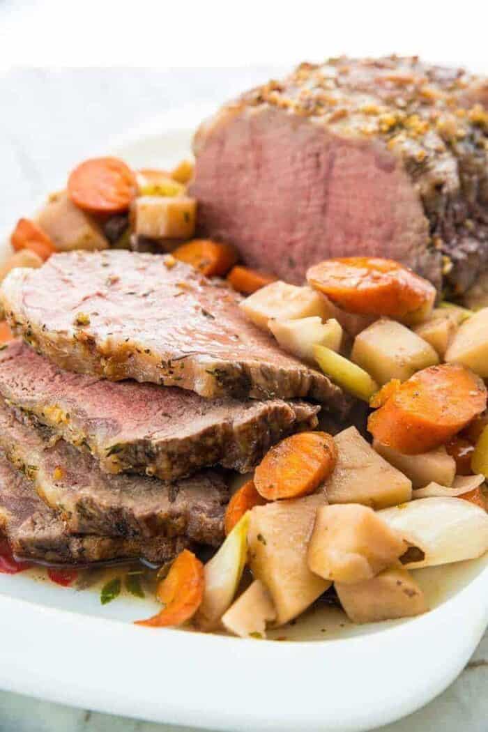 Slow Cooker Red Wine Striploin Roast Beef - The Kitchen Magpie