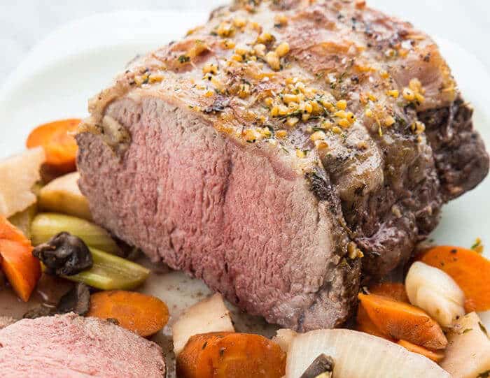 Slow Cooker Red Wine Striploin Roast Beef - The Kitchen Magpie