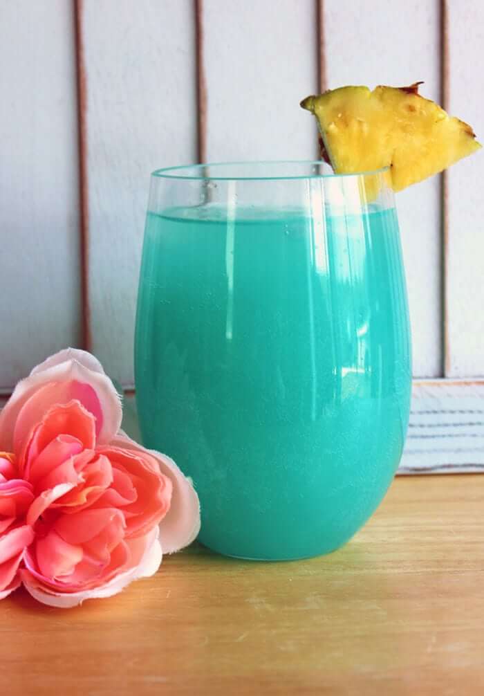 The Blue Hawaiian Cocktail | The Kitchen Magpie