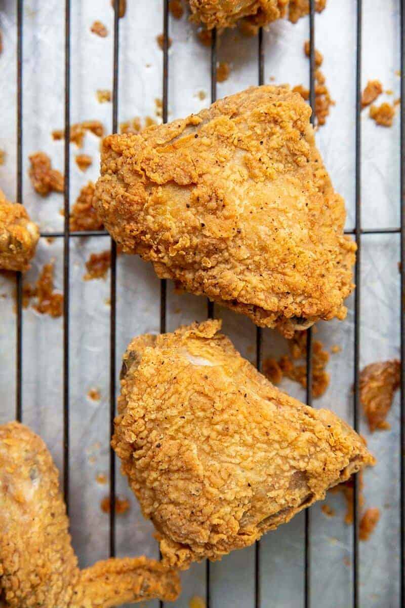 How To Reheat Fried Chicken So It S Crispy Again The Kitchen Magpie