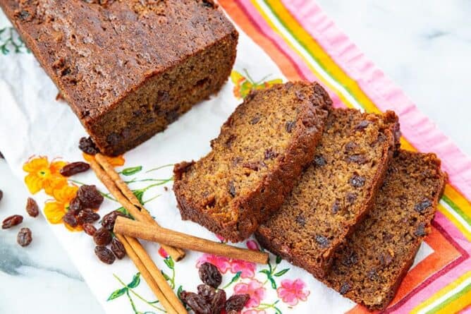 Cinnamon Raisin Banana Bread - The Kitchen Magpie