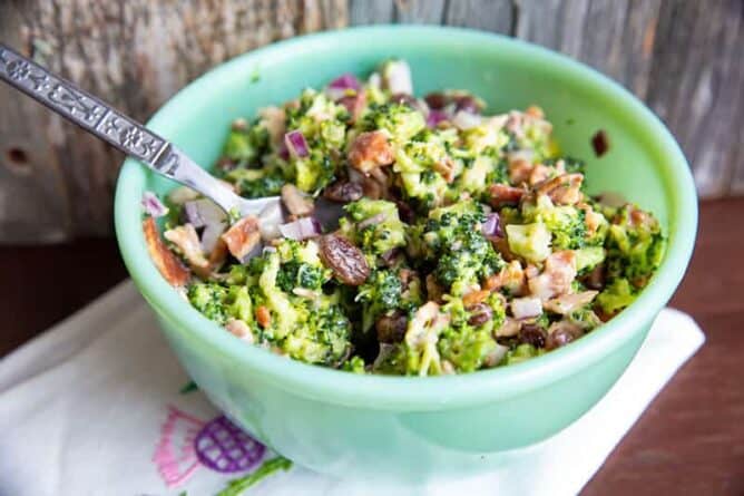 Classic Bacon Broccoli Salad Recipe The Kitchen Magpie   TheBestClassicBaconBroccoliSaladRecipe1 668x445 