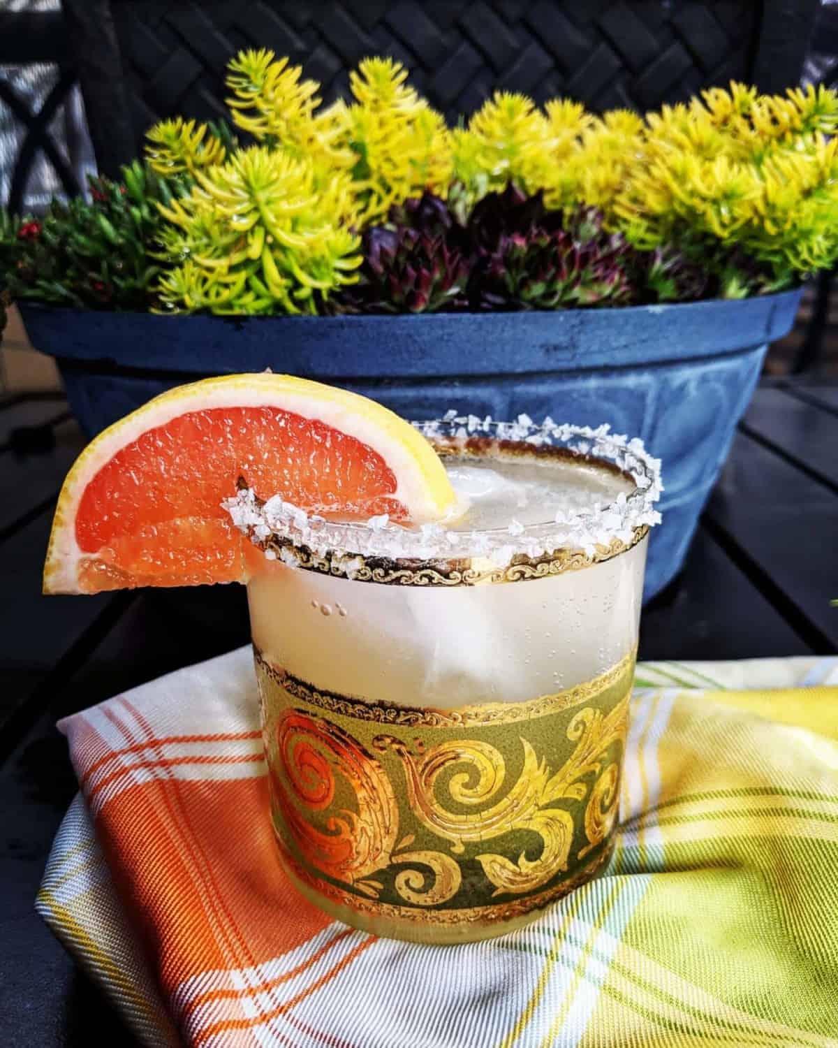 Paloma - Refreshing Tequila Cocktail With Only 4 Ingredients