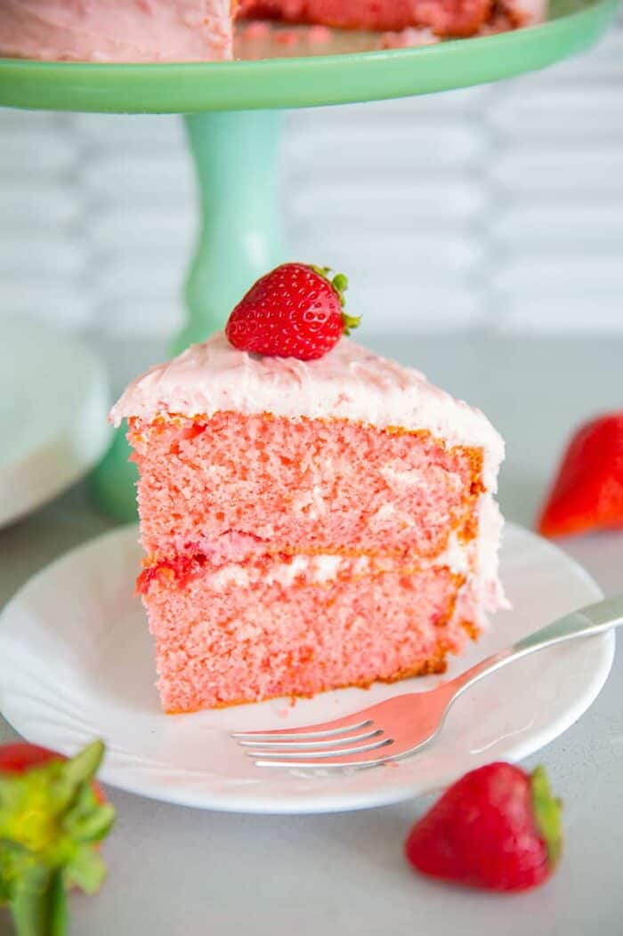 Classic Fresh Strawberry Cake - The Kitchen Magpie