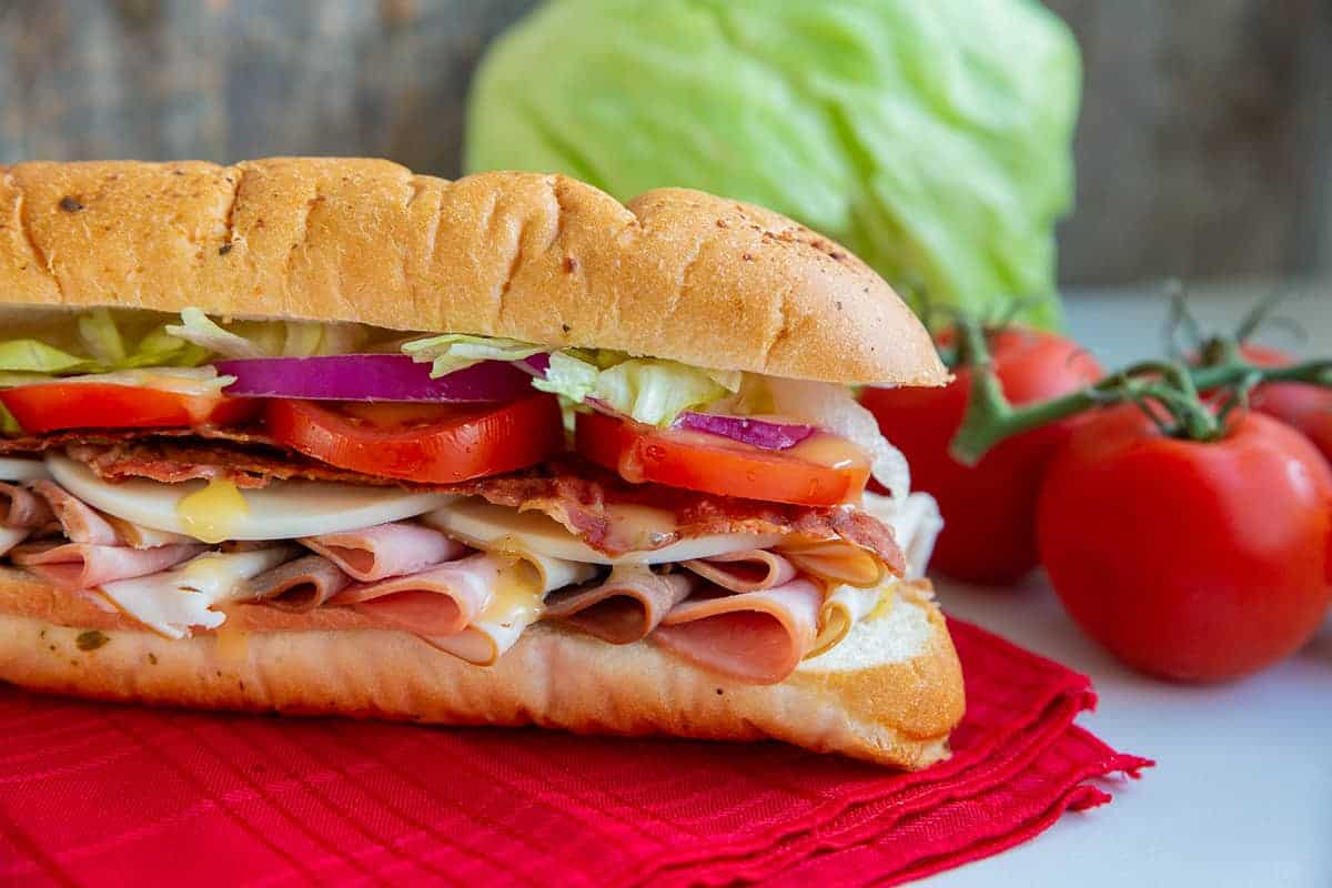 Is there REALLY a difference between a sub and a hoagie?