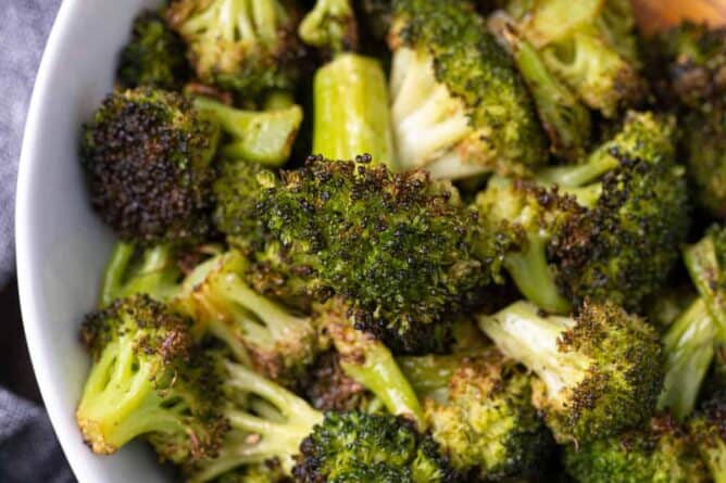 Roasted Broccoli - The Kitchen Magpie