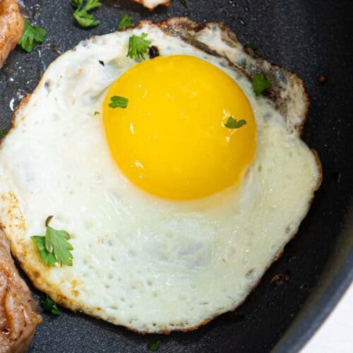 Perfect Sunny Side Up Eggs - The Kitchen Magpie