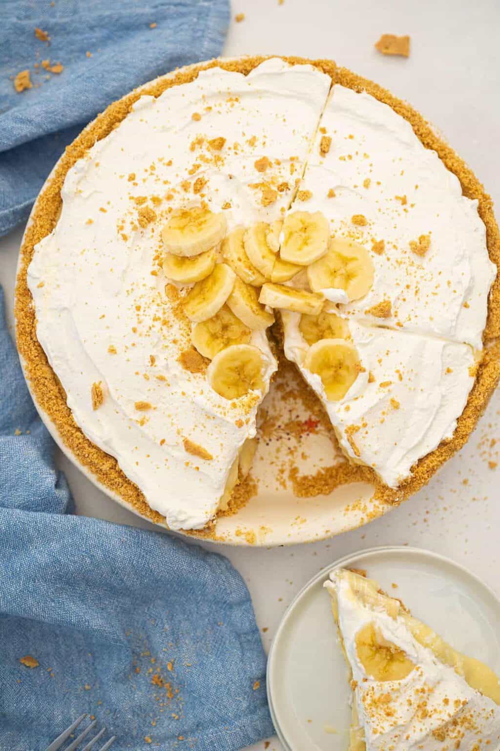 Old Fashioned Banana Cream Pie Recipe - The Kitchen Magpie