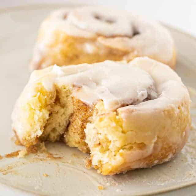 Bisquick™ Cinnamon Rolls - The Kitchen Magpie