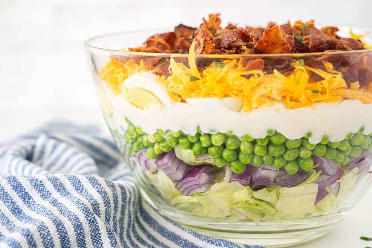 https://www.thekitchenmagpie.com/wp-content/uploads/images/2021/06/7layersalad.jpg