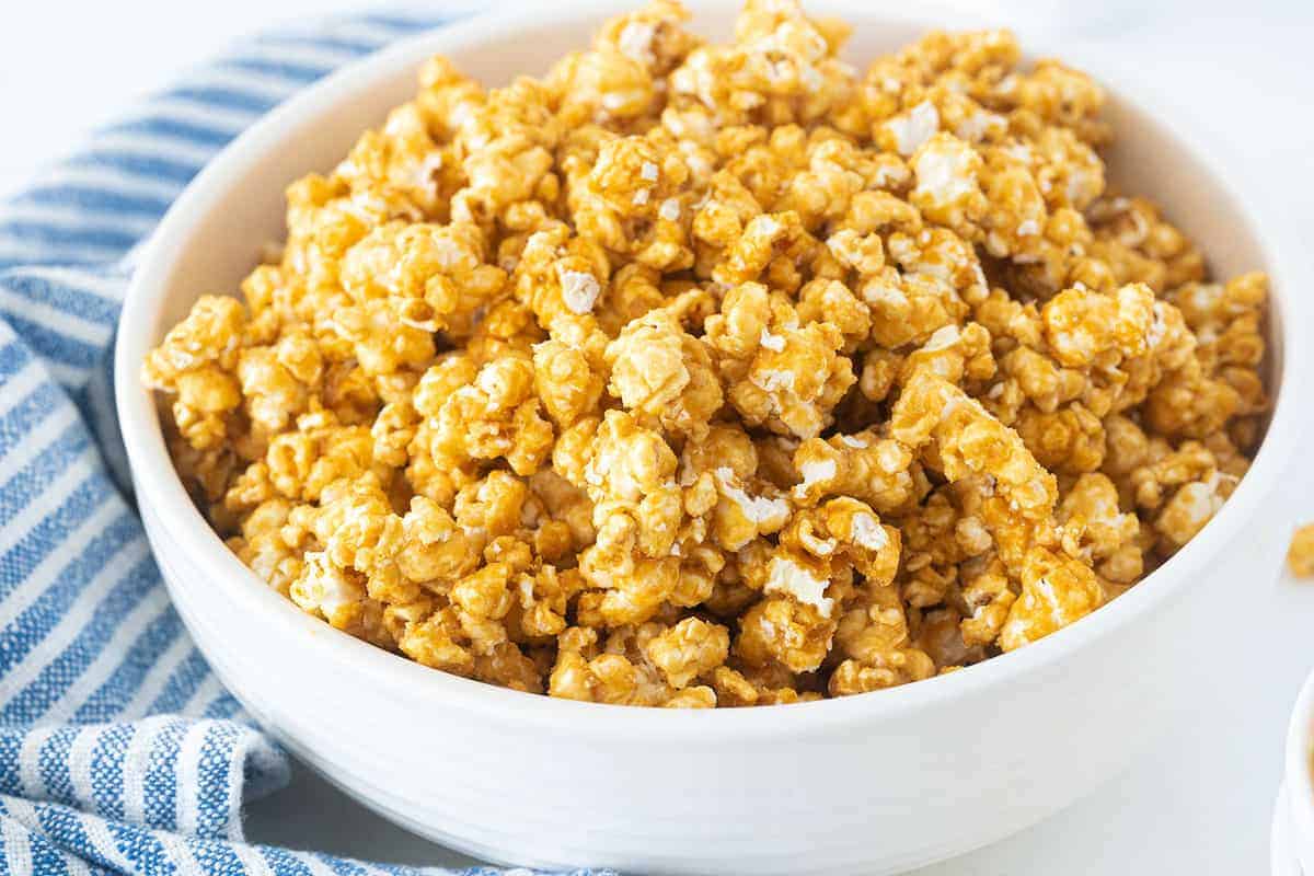 Christmas} Caramel Popcorn Recipe - Belly Full
