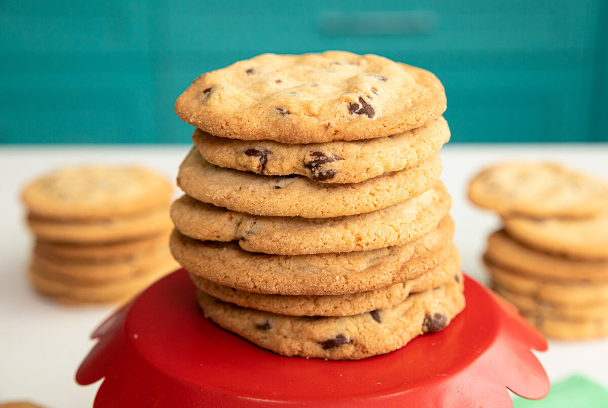 a stack of 7 crispy mint chocolate cookies on a red cake stand