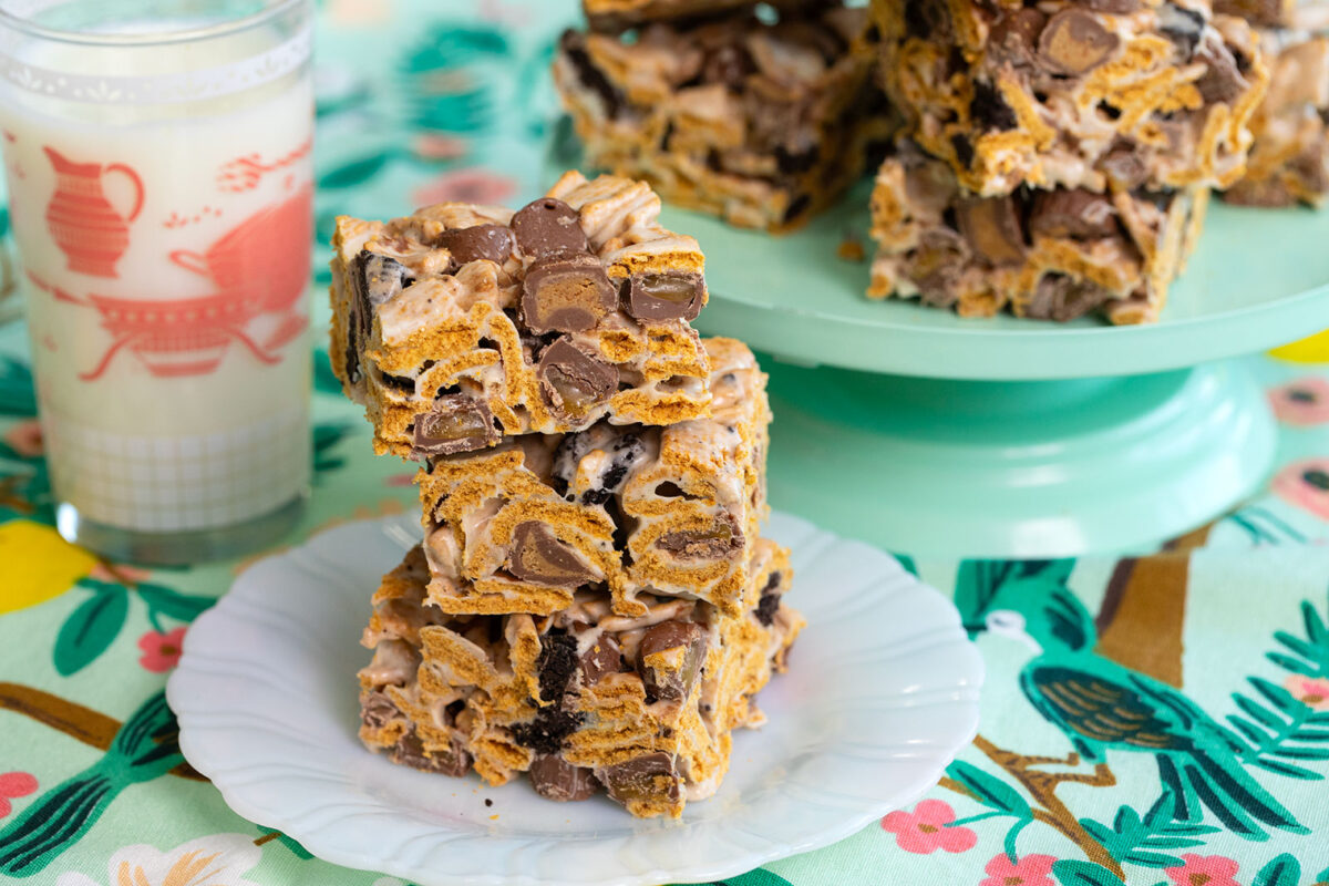 a stack of golden graham cereal bars