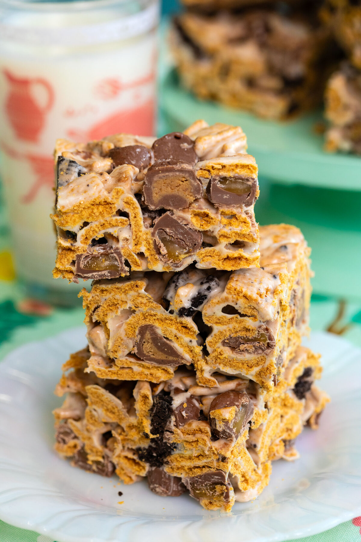 close up of a stack of Golden Graham bars 