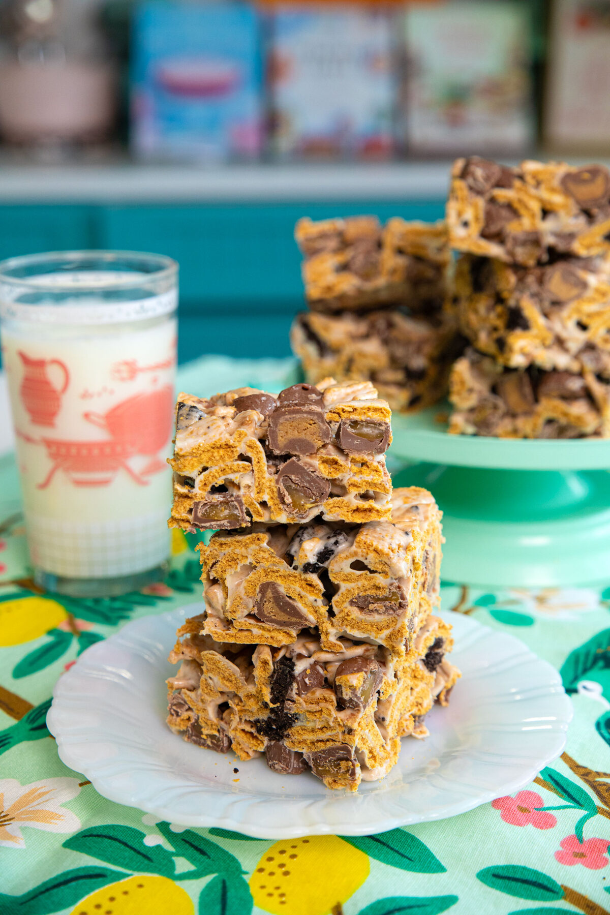 a large stack of Golden Graham bars